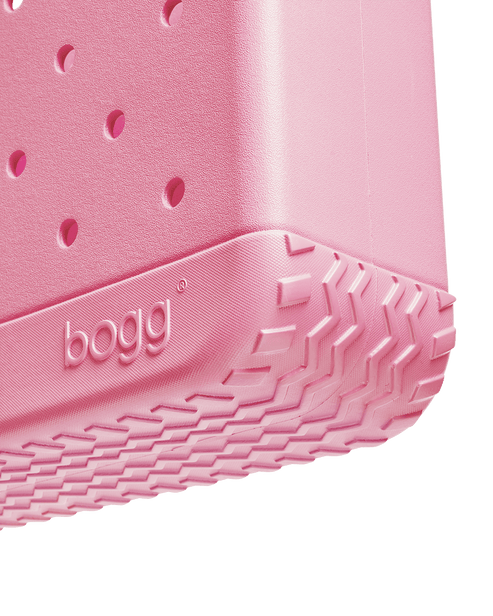 Medium Bogg® Bag - blowing PINK bubbles. 04
