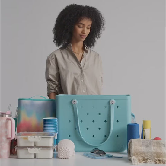 cloudinary__boggbag-marketing__video__upload__U_WI24_SOF_012_SHOT-010VID_TOB01-WHT01_HALFBRR01-CAN01_OB01-BFB01_SQUARE__cld